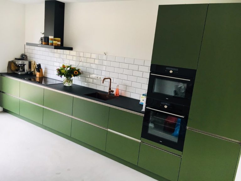 Keuken modern front mat zwart met graniet werkblad Vind jouw